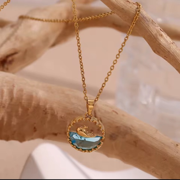 Dolphin Necklace 18K Gold Plated - Picture 7 of 7